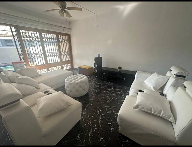 3 BEDROOM APARTMENT FOR SALE IN SCOTTSVILLE
